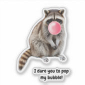 Grappige Schattigee Wasbeer & Roze Bubbel Verjaard Sticker (Voorkant)