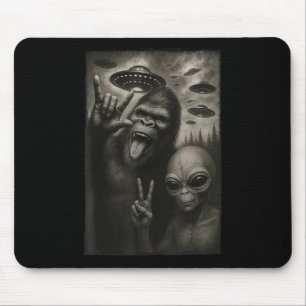 Grappige Selfie Bigfoot Alien Sasquatch Rock On Ha Muismat