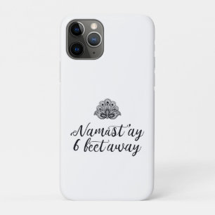 Grappige social distancing yoga quote iPhone 11 pro hoesje