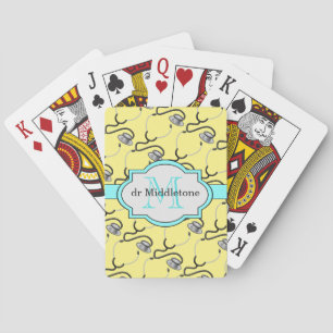 Grappige stethoscopen voor artsen op gele naam pokerkaarten