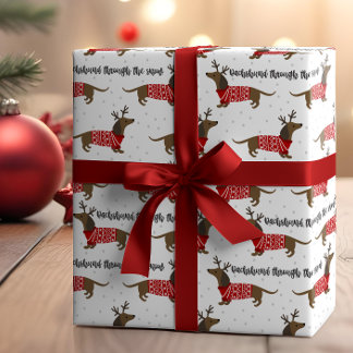 Grappige teckel door de sneeuw Kerstmis Cadeaupapier