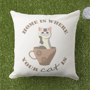 Grappige tekst Home is waar je kat in beker zit Buitenkussen