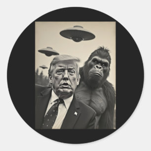 Grappige Trump Bigfoot Selfie Met Ufos Rare Alien Ronde Sticker