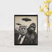 Grappige Trump Bigfoot-selfie met UFO's Weird Alie Kaart (Gele Bloem)