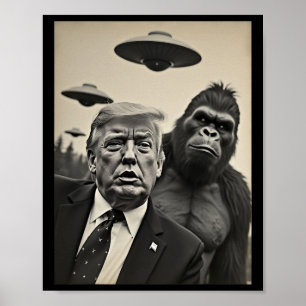 Grappige Trump Bigfoot Selfie Met Ufos Weird Alien Poster