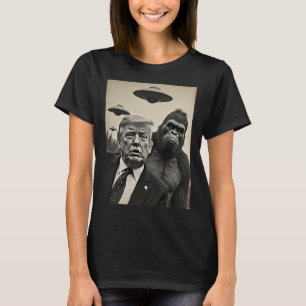 Grappige Trump Bigfoot Selfie Met Ufos Weird Alien T-shirt