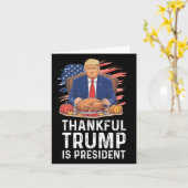 Grappige Trump-Thanksgiving dankbaar dat Trump pre Kaart (Gele Bloem)