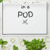 Grappige twee zwartogige erwten in een peul thee theedoek (Gevouwen)