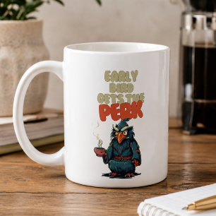 Grappige uil met koffiemok