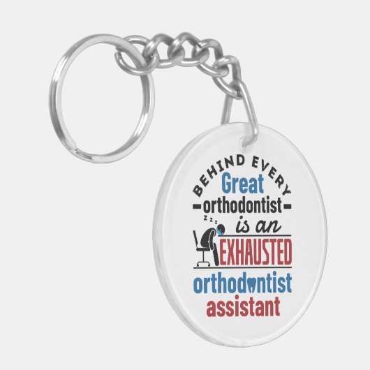 Grappige uitgeputte orthodontist assistent sleutelhanger (Voorkant Links)
