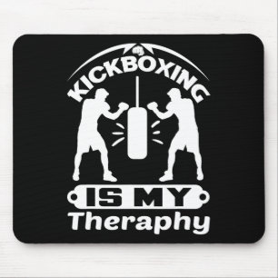 Grappige vechter zegt Kickboksen is mijn therapie Muismat