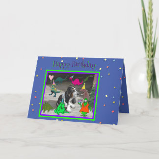 Grappige verjaardagskaart met dinosauriërs en bass kaart