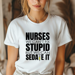 Grappige verpleegster, we kunnen niet dom passen t-shirt