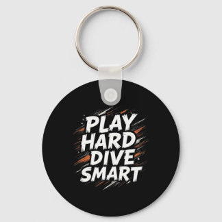 Grappige Voetbal Citaat Cadeau Speel Hard  Sleutelhanger