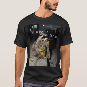 Grappige Wasbeer Die Pruimen Eet Meme T-shirt