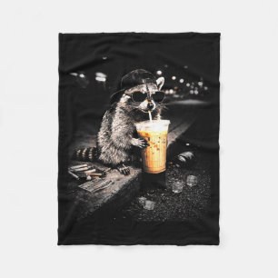 Grappige Wasbeer Drinkende IJs Koffie Ontwerp Fleece Deken