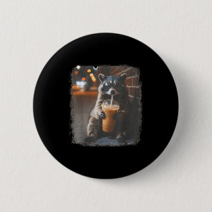 Grappige wasbeer drinkt ijskoude koffie dier meme ronde button 5,7 cm