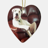 grappige witte stier op de bank keramisch ornament (Links)