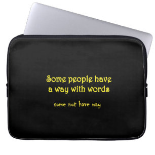 Grappige Woordspeling: Een Verhaal van Twee Zinnen Laptop Sleeve