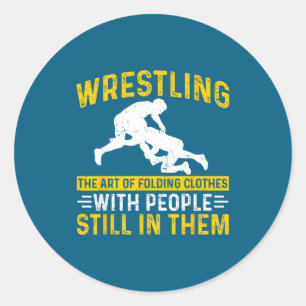Grappige worstel kunst van het vouwen van kleren m ronde sticker
