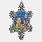 grappige zangeressen in de sneeuw op kerst tin sneeuwvlok ornament (Links)