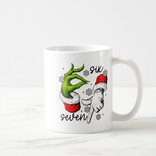 Grappige Zes Zeven 67 Meme 6 7 Kerst Elf Hand Jong Koffiemok (Rechts)