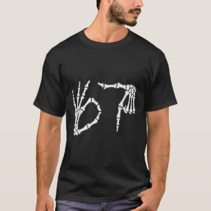 Grappige Zes Zeven 6 7 Meme 67 Skelet Hand Hallowe T-shirt