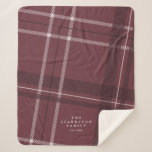 Gras vacances plaid famille personnalisée<br><div class="desc">Cette plaid preppy et classique prend une tournure moderne et élégante avec inclinaison et grande échelle. La couleur des baies est à la fois festive et classique. Travaille pour les vacances mais aussi toute l'année. Avec le texte personnalisé et la date établie, cette couverture fait un grand cadeau de mariée,...</div>