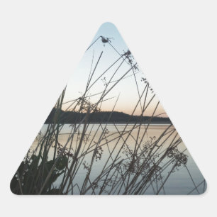 Grassen op het Sunset-meer Driehoek Sticker