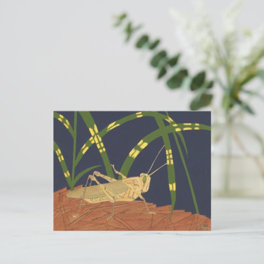 Grasshopping in groene gras op blauwe achtergrond briefkaart (Staand voorkant)