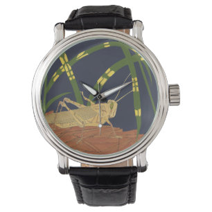 Grasshopping in groene gras op blauwe achtergrond horloge