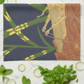 Grasshopping in groene gras op blauwe achtergrond theedoek (Gevouwen)