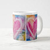 Grateful Happy Bone China Mug art de Pedie Wolfond (Devant droit)