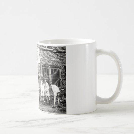 Gratis afspelen (terwijl uw Suit geprikt is) Mok (Rechts)