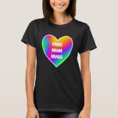 Gratis mam Hugs Rainbow Heart T-Shirt (Voorkant)