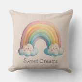 Gratis Speelse Pastel Regenboog in Wolken Kussen (Voorkant)