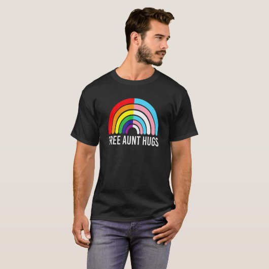 Gratis Tante Hugs Rainbow Transgender Vlag LGBTQ G T-shirt (Voorkant volledig)