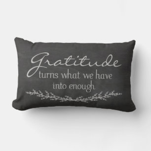 Gratitude-quote op zwart karton kussen