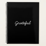 Gratuit noir personnalisé texte ou nom de script d<br><div class="desc">Grateful noir et blanc coutume décontracté écriture manuscrite texte moderne mignon élégante gratitude Planner. Texte blanc personnalisable sur arrière - plan couleur unie noire. Les couleurs sont modifiables. Vous pouvez choisir de le laisser tel quel, ou de le personnaliser avec votre nom, initiales, année, etc journal de bien-être, journal de...</div>