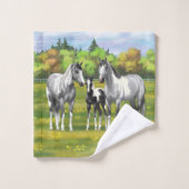 Grauwe dappel verfpaarden in zomerdeeg bad handdoek (Wasdoekje)