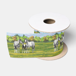 Grauwe dappel verfpaarden in zomerdeeg lint
