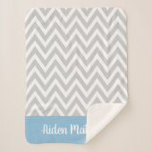Gray and Blue Chevron Naam Monogramed Sherpa Deken (Voorkant)