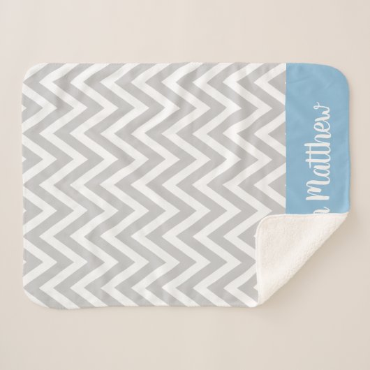 Gray and Blue Chevron Naam Monogramed Sherpa Deken (Voorkant (horizontaal))