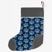 Gray and Navy Dog Paw Print Pattern Kleine Kerstsok (Achterkant)