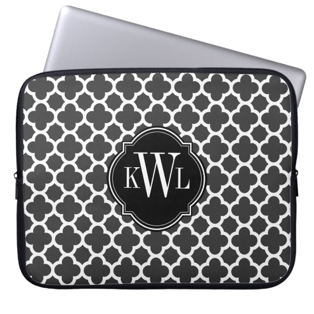 Gray and White Quatrefoil Pattern Monogram Laptop Sleeve (Voorkant)