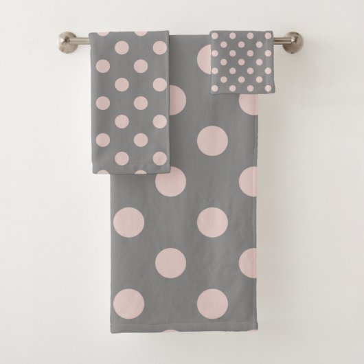 Gray & Blush Pink Dot Modern Bad Handdoek (Insitu)