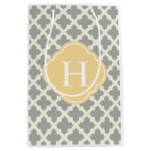Gray & Buff Modern Moroccan Quatrefoil Monogram Medium Cadeauzakje (Voorkant)