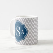 Gray Chevron Navy Monogram Initiaal Letter Koffiemok (Voorkant links)