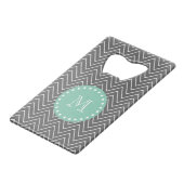 Gray Chevron Pattern Mint Green Monogram Kredietkaart Flessenopener (Voorkant Gekanteld)