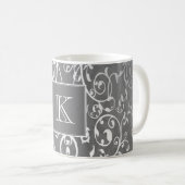 Gray Élégant Monogramme de Mug (Devant droit)